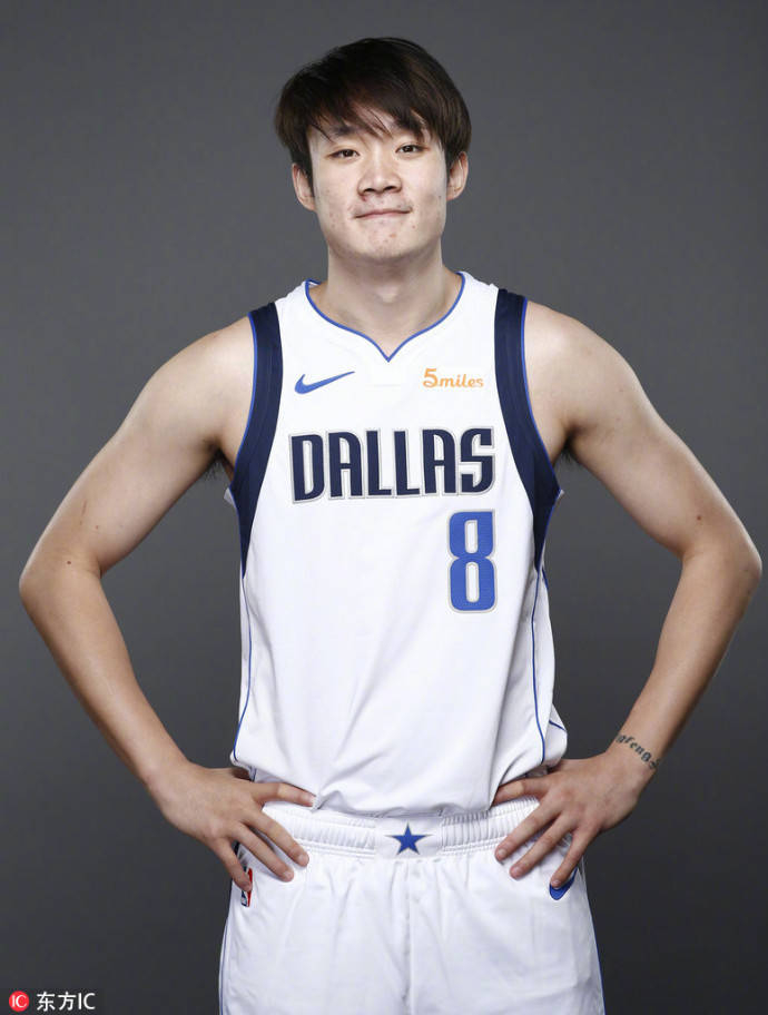 一竞技包含今晚纽约尼克斯备战NBA总决赛中国队争议不断之后，今夜达拉斯独行侠调整名单的词条